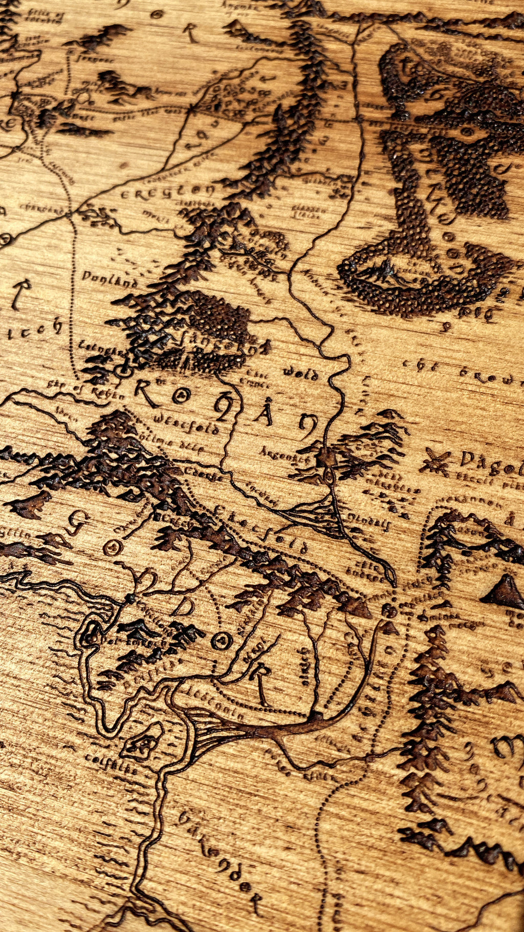 Carte de la Terre du Milieu en bois