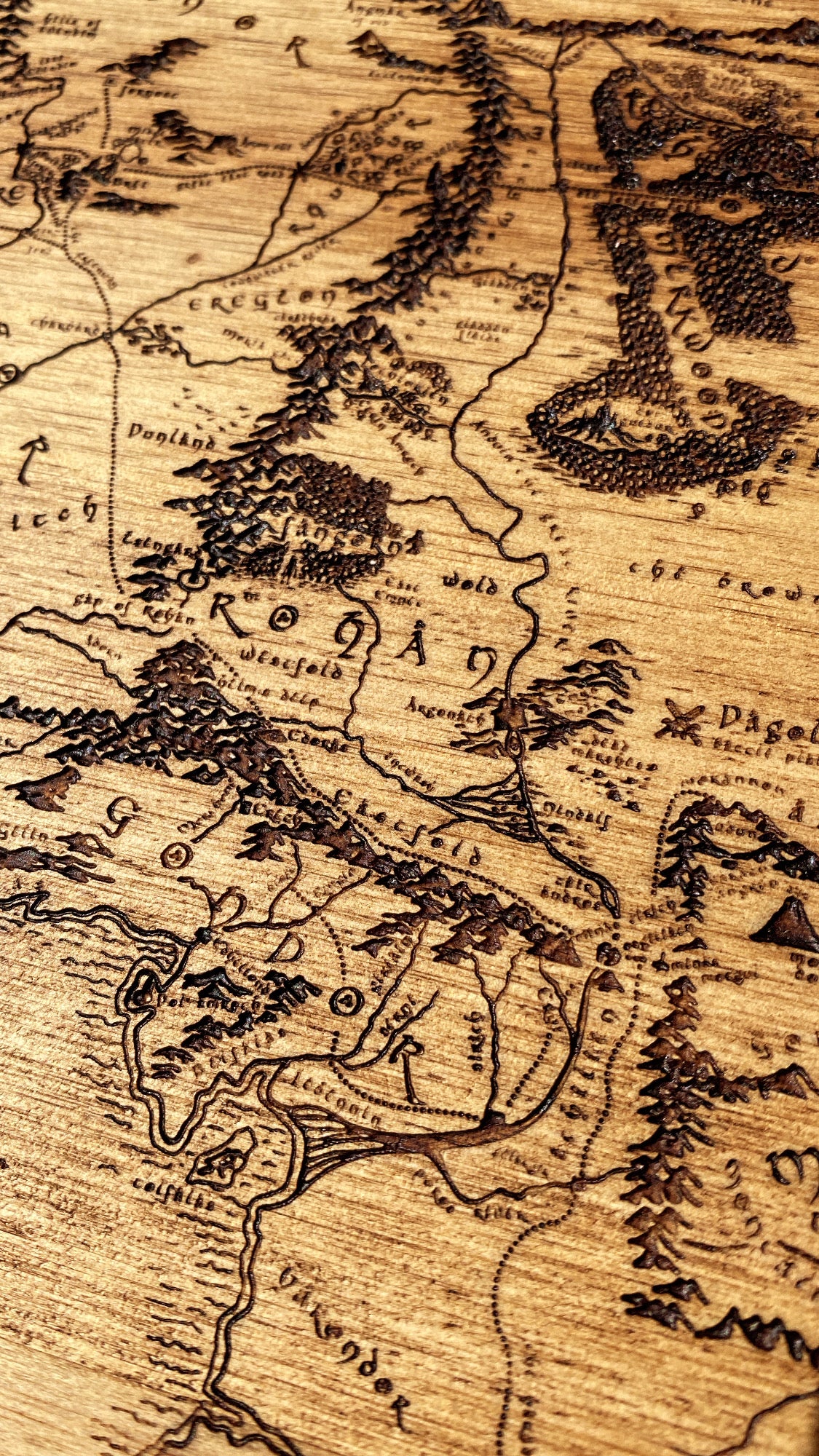 Carte de la Terre du Milieu en bois