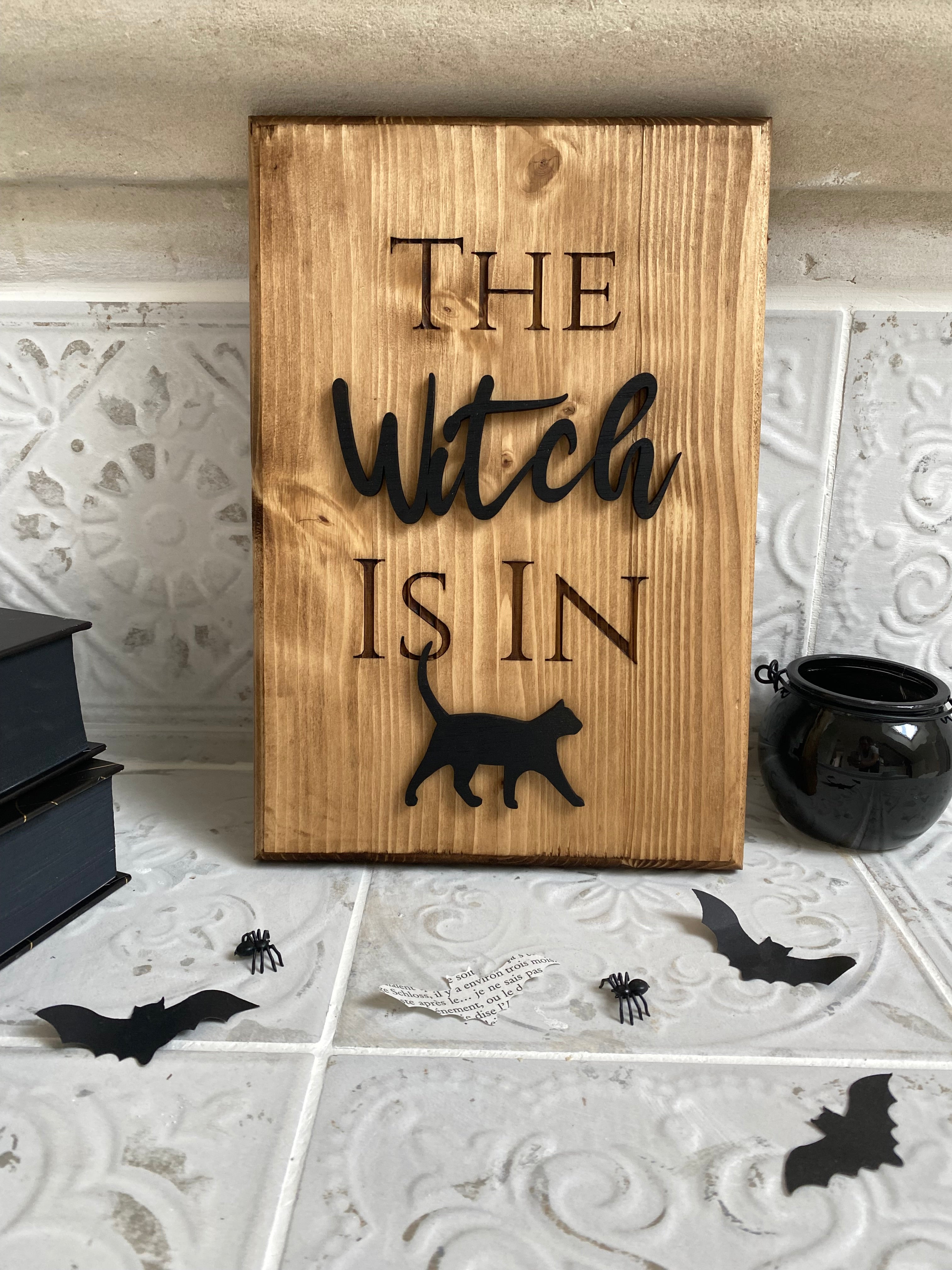 Panneau décoratif en bois « The Witch Is In »