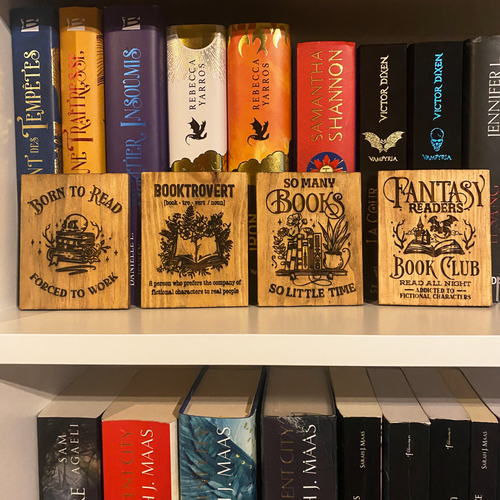 Décorations de bibliothèque en bois gravé