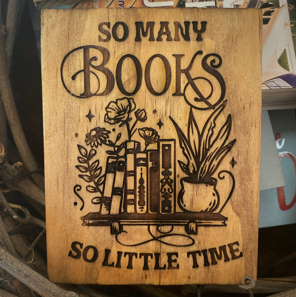 Décorations de bibliothèque en bois gravé