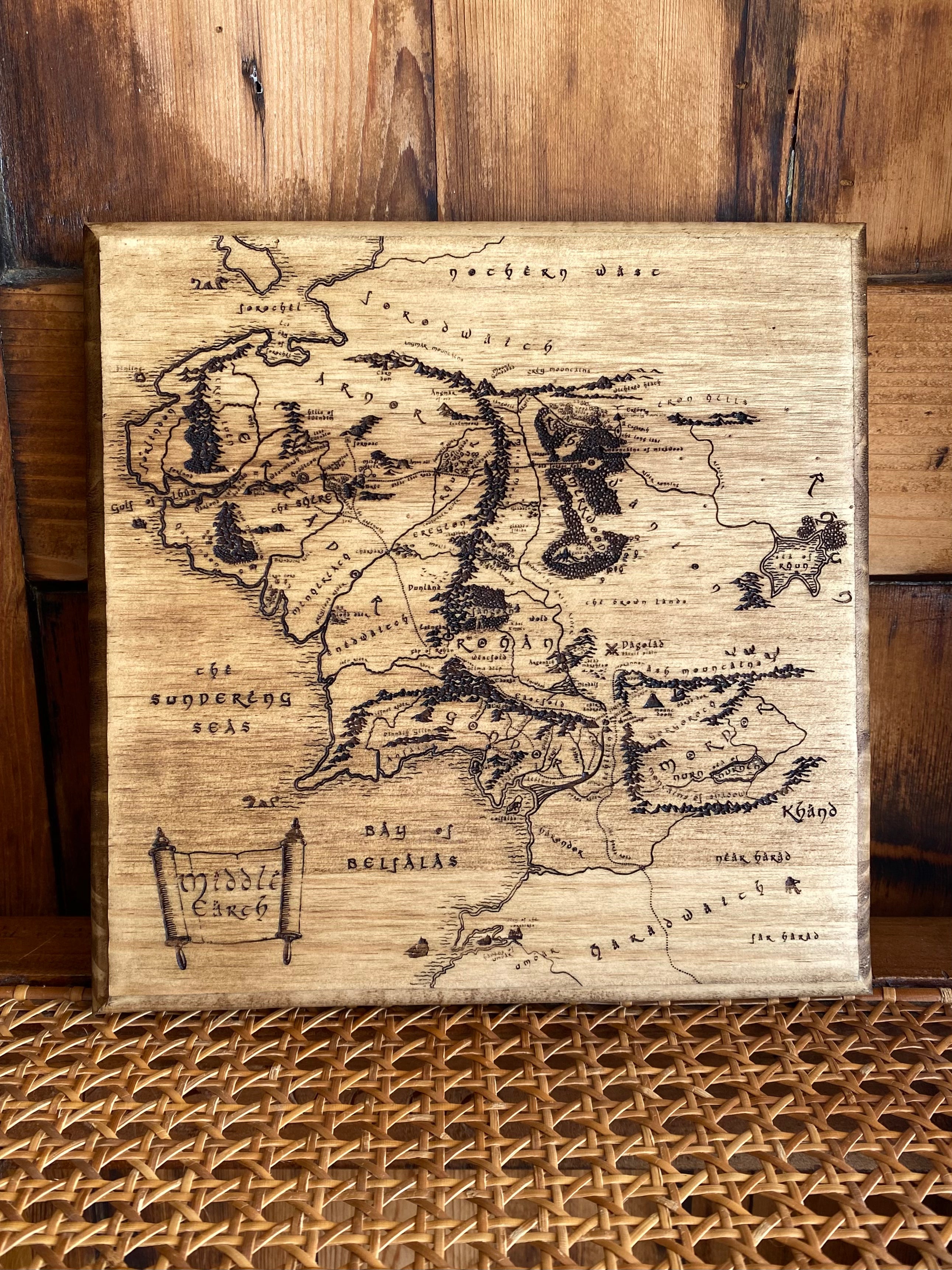 Carte de la Terre du Milieu en bois