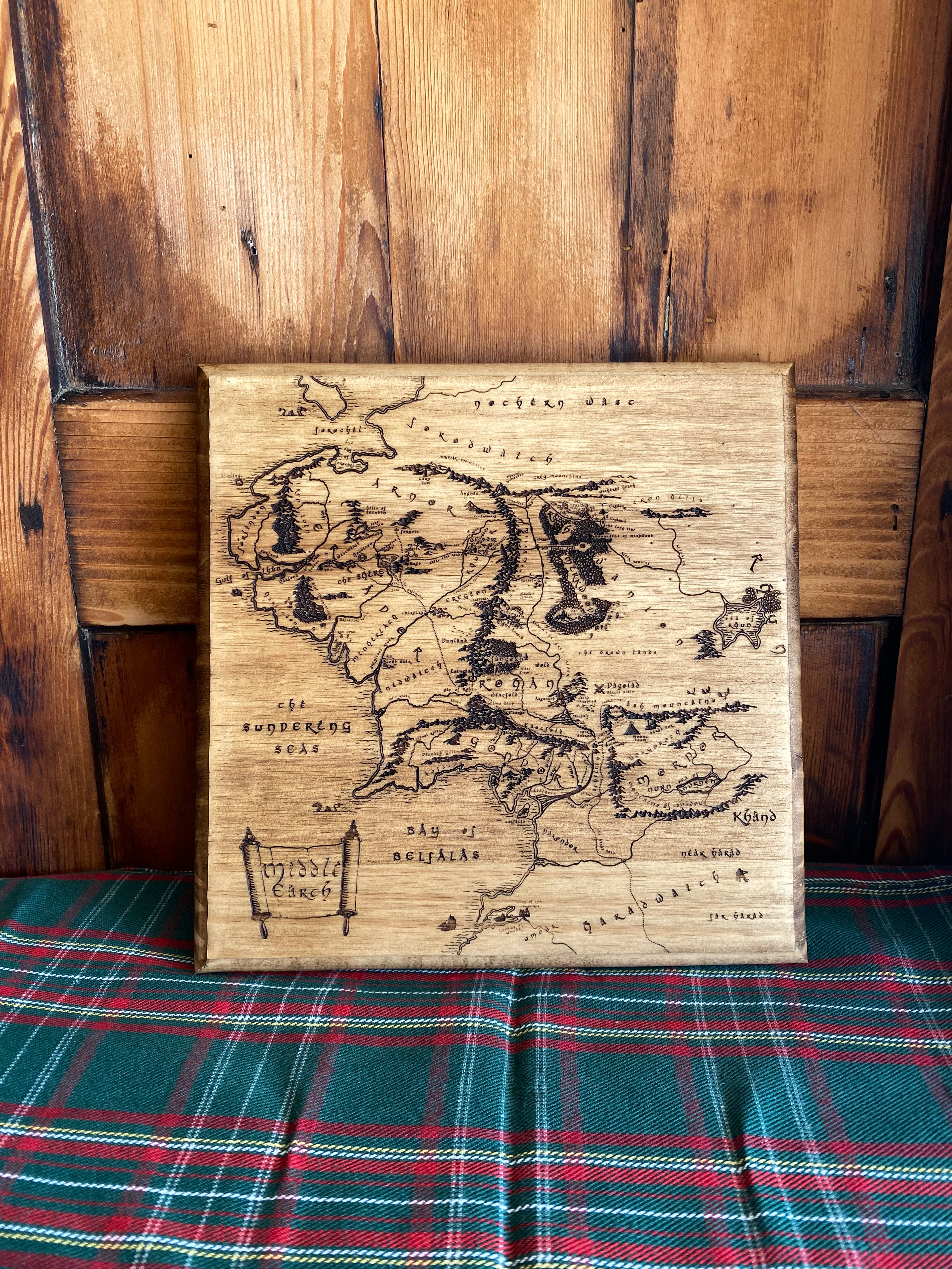 Carte de la Terre du Milieu en bois