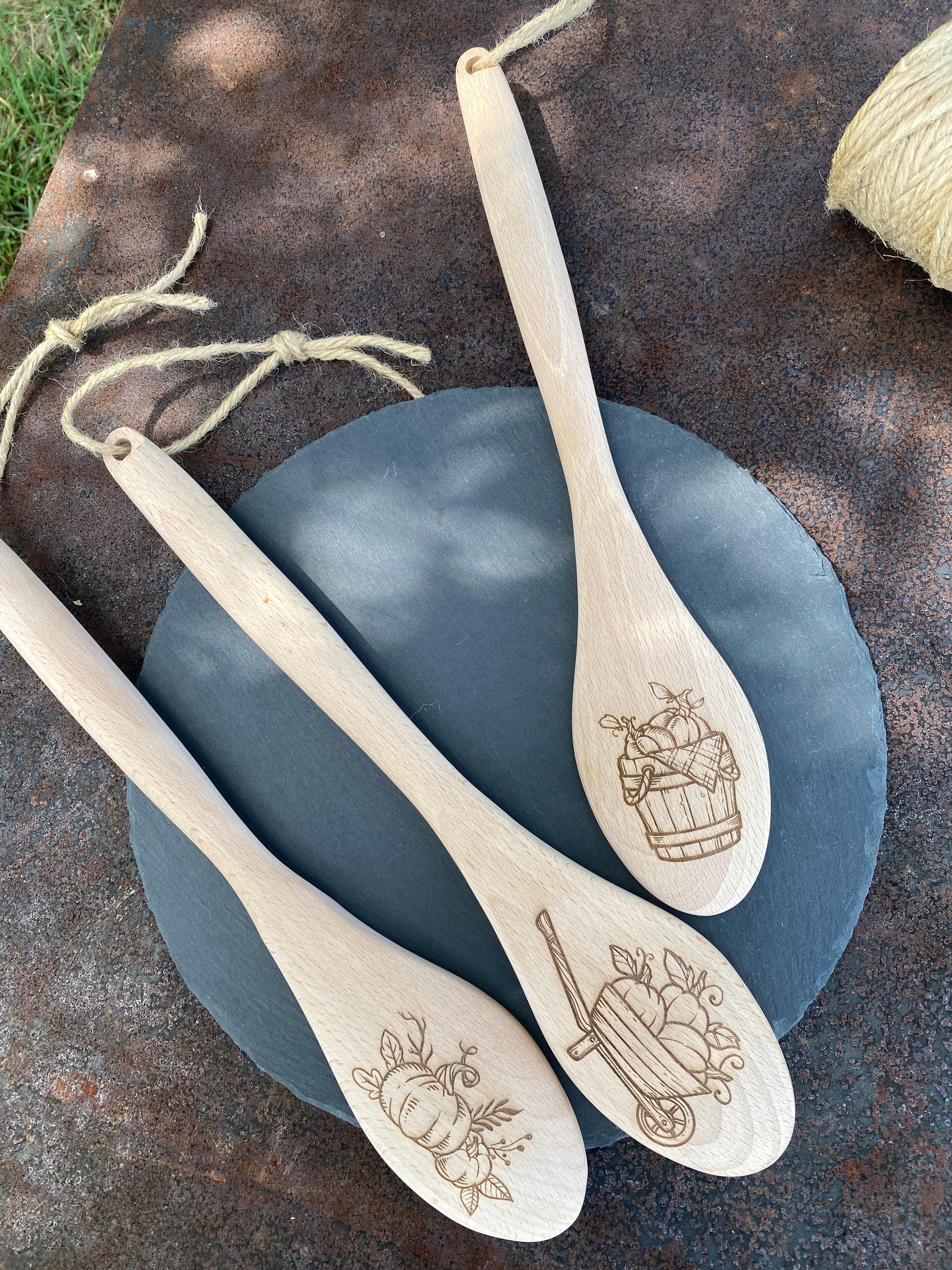 Cuillères de cuisine en bois gravées – Motifs Citrouilles