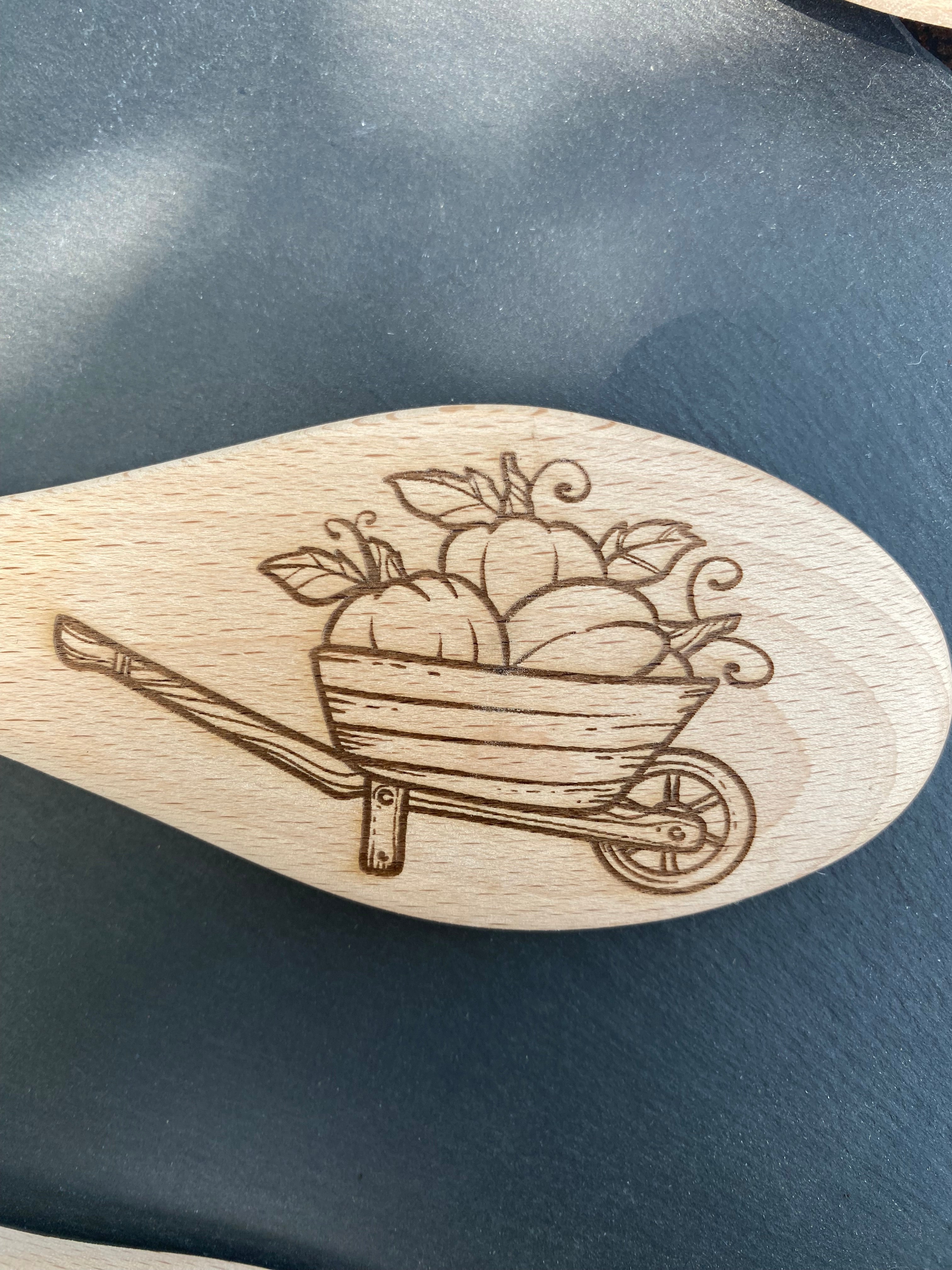 Cuillères de cuisine en bois gravées – Motifs Citrouilles