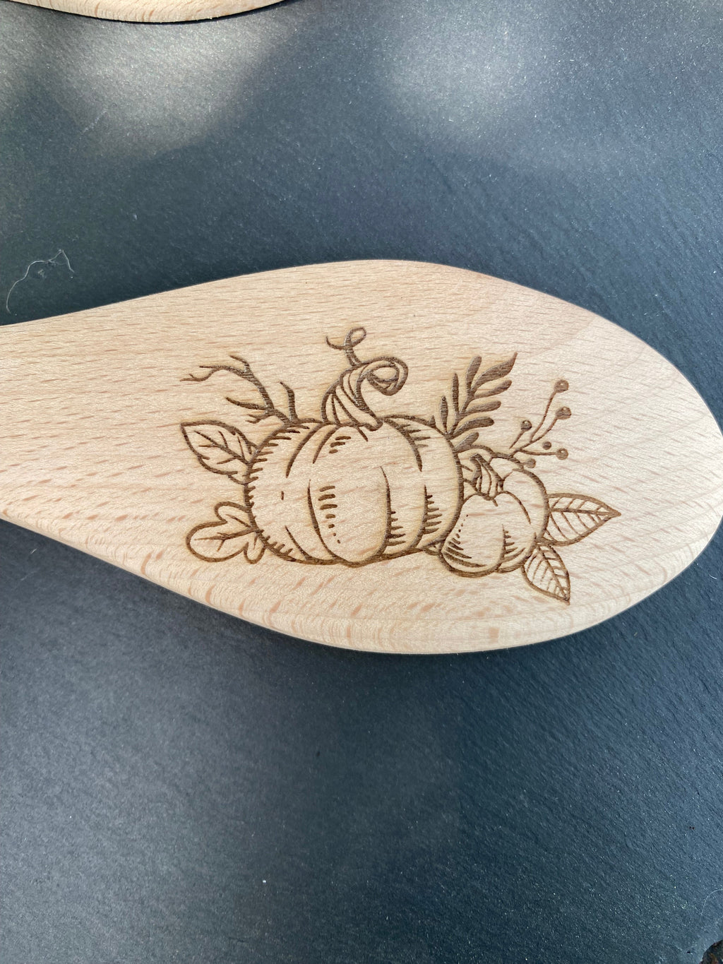 Cuillères de cuisine en bois gravées – Motifs Citrouilles