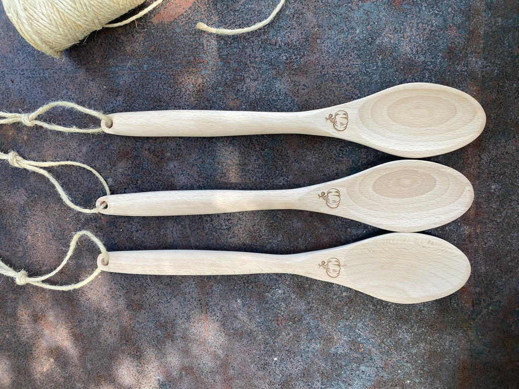 Cuillères de cuisine en bois gravées – Motifs Citrouilles