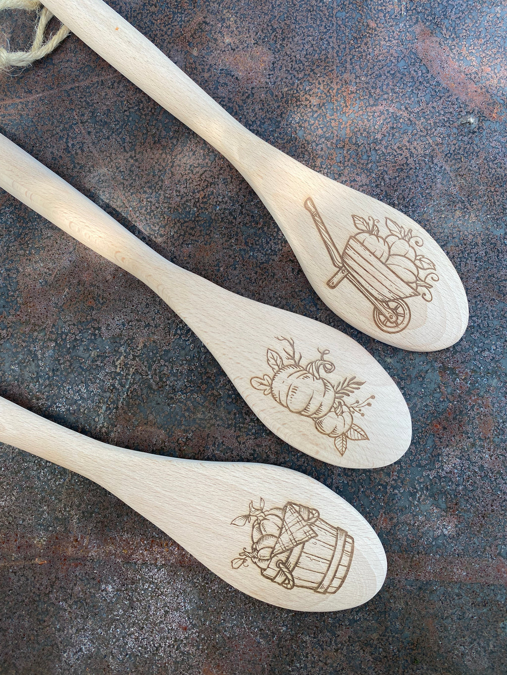 Cuillères de cuisine en bois gravées – Motifs Citrouilles